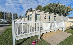 Caravan With Decking At Manor Park In Hunstanton, Sleeps 8 Ref 23046B